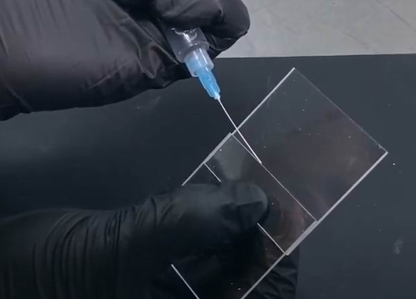 does super glue adhere to glass